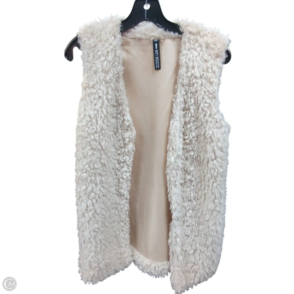 Vest Faux Fur & Sherpa By Clothes Mentor In Tan, Size: Xs