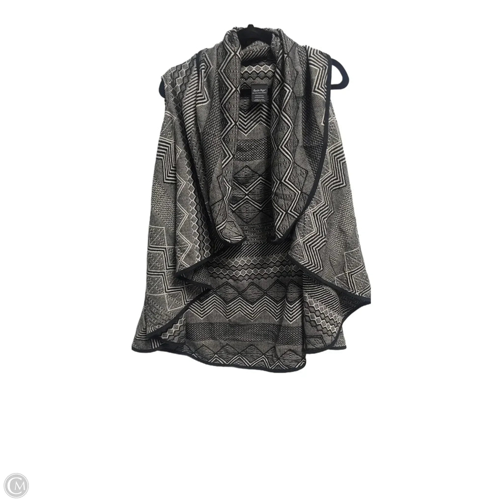 Shawl By Clothes Mentor In Black & White, Size: Onesize